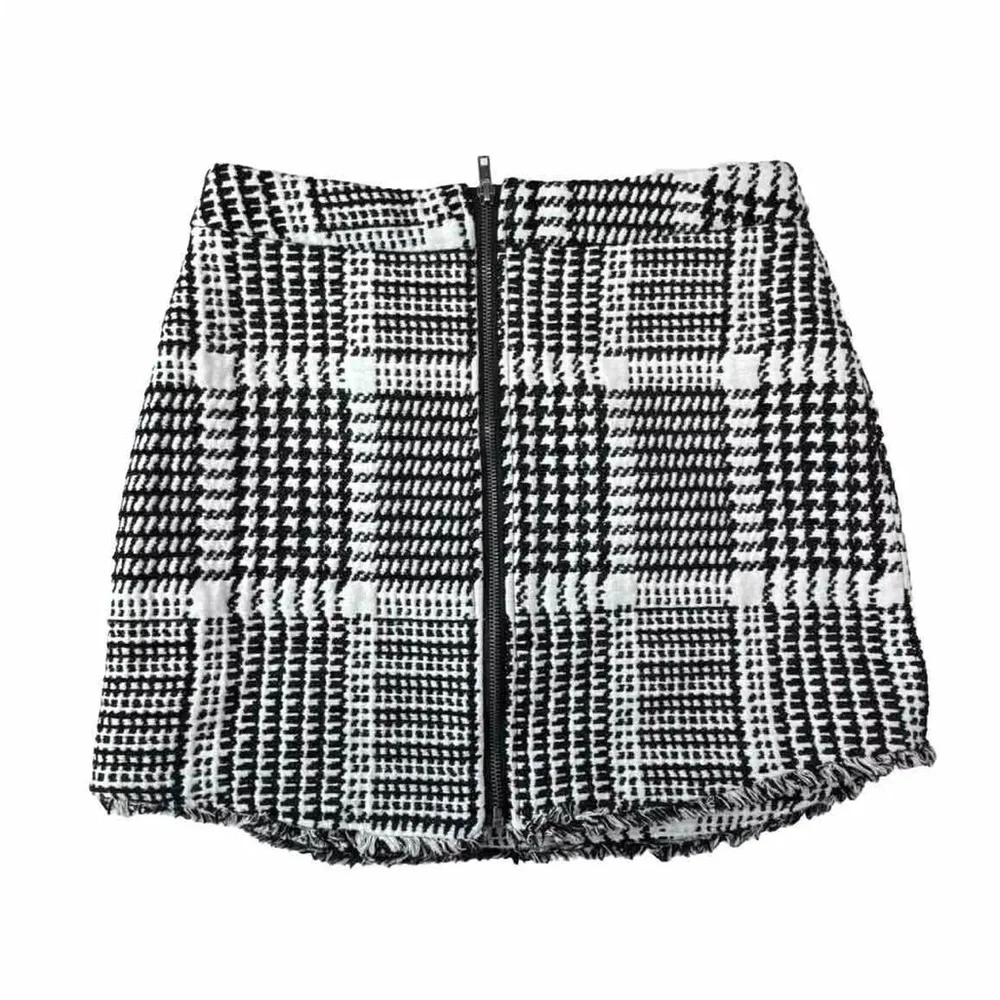 Cupcakes & Cashmere plaid mini skirt zip up black and white houndstooth pattern - Picture 4 of 13